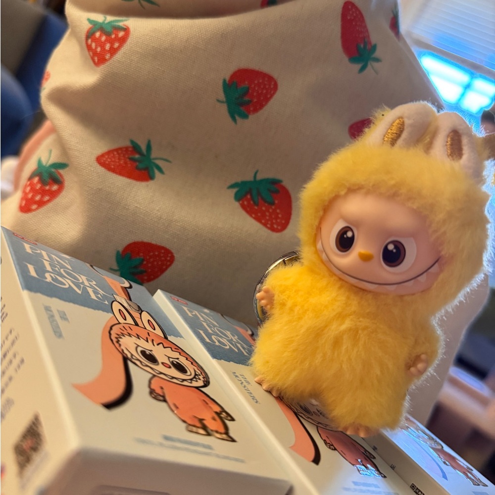 Pin for love Labubu “p”